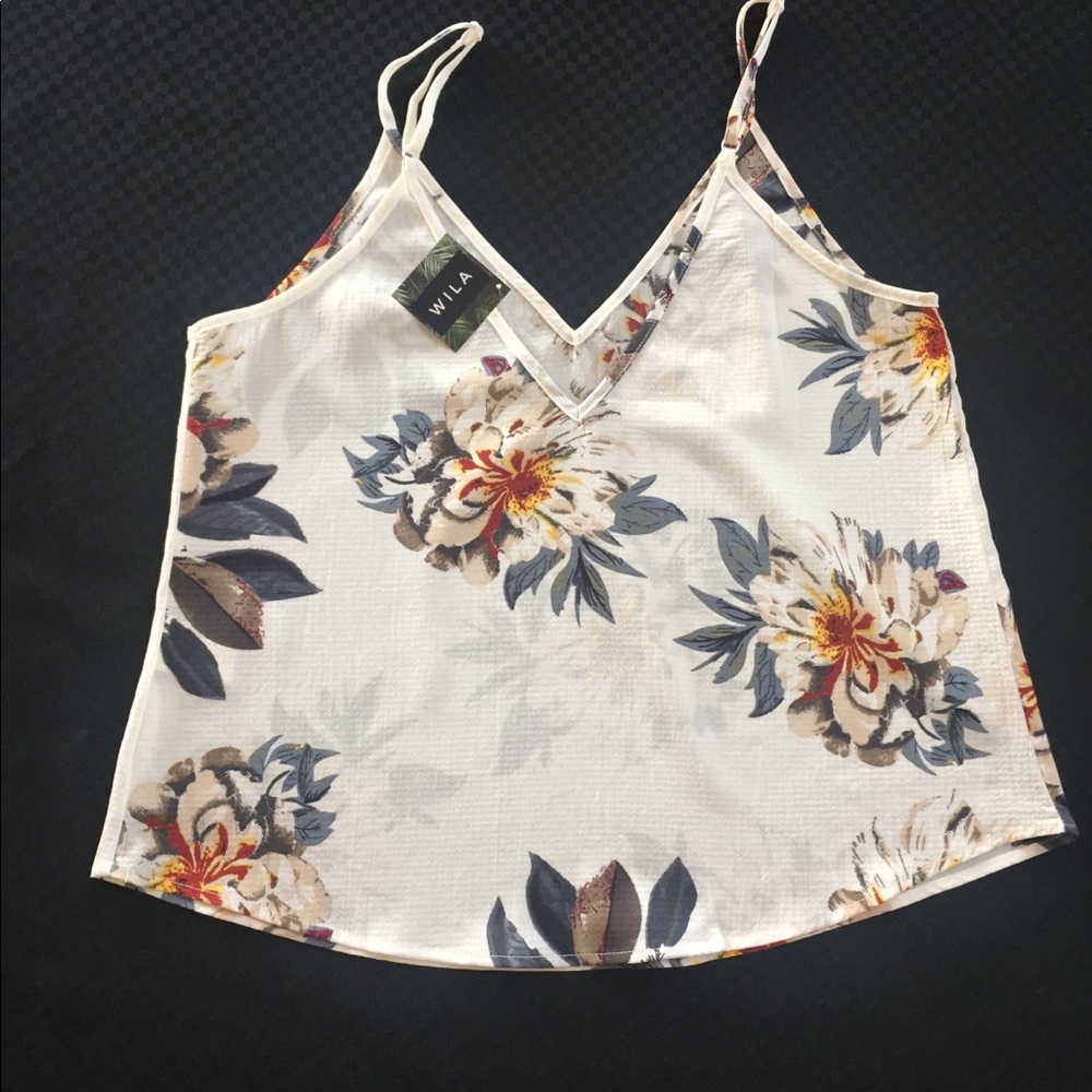 🌟Last 1! Pretty White Floral Tank for Summertime! - Picture 4 of 4
